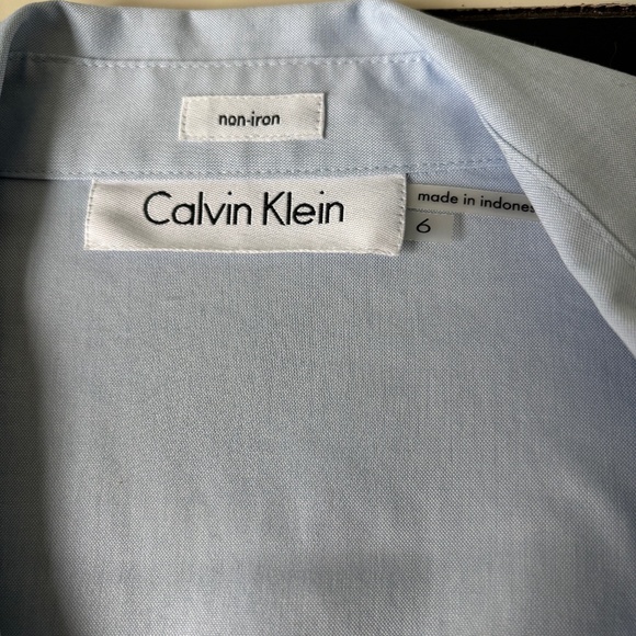 Calvin Klein collared shirt - Picture 2 of 5